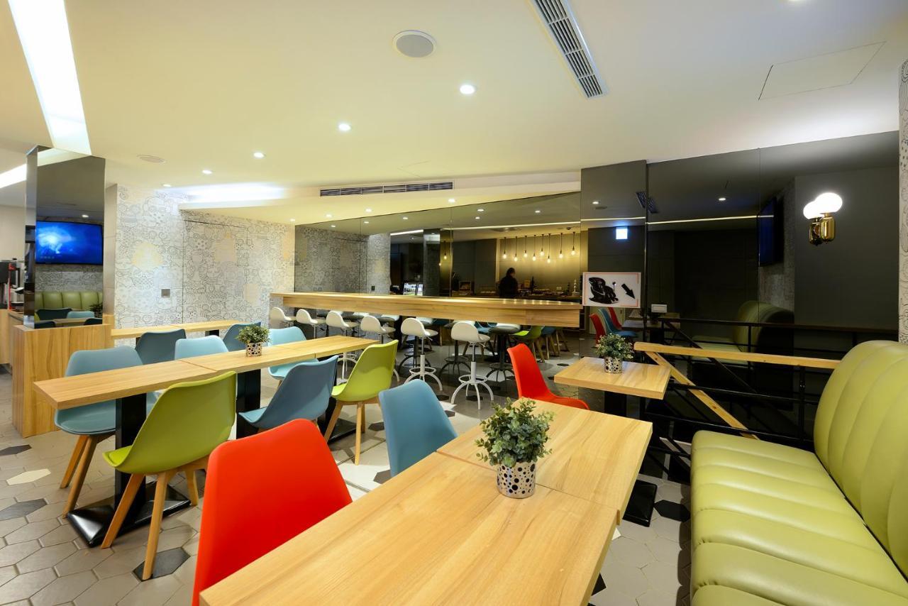 Via Hotel Taipei Station Bagian luar foto